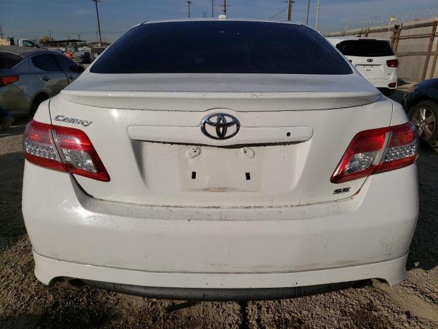 4T1BF3EKXAU555451 - 2010 TOYOTA CAMRY BASE WHITE photo 6