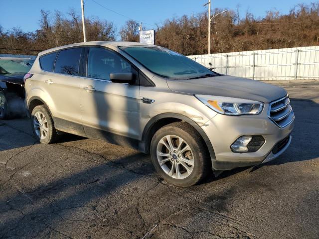 1FMCU9G97HUE68043 - 2017 FORD ESCAPE SE BEIGE photo 4