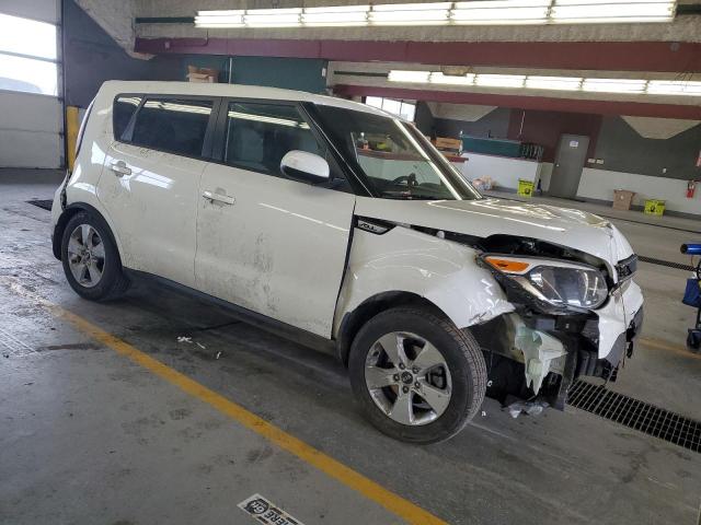 KNDJN2A21J7907897 - 2018 KIA SOUL WHITE photo 4