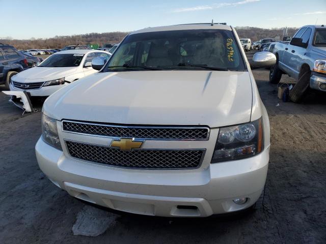 1GNSCKE01CR275646 - 2012 CHEVROLET SUBURBAN C1500 LTZ WHITE photo 5