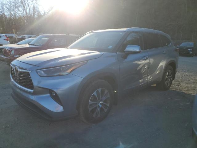 5TDGZRBH9NS173578 - 2022 TOYOTA HIGHLANDER XLE SILVER photo 1