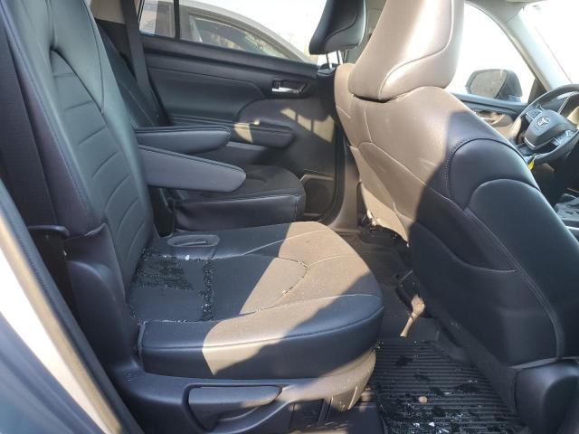 5TDGZRBH9NS173578 - 2022 TOYOTA HIGHLANDER XLE SILVER photo 11