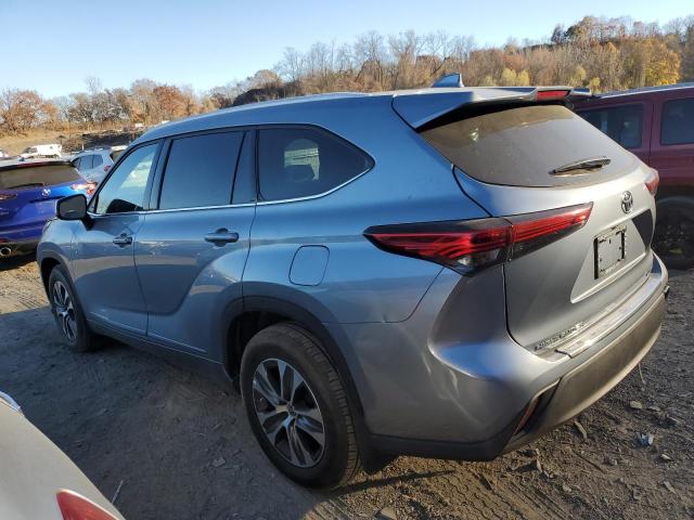 5TDGZRBH9NS173578 - 2022 TOYOTA HIGHLANDER XLE SILVER photo 2