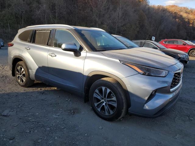 5TDGZRBH9NS173578 - 2022 TOYOTA HIGHLANDER XLE SILVER photo 4