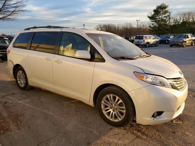 5TDYZ3DC7HS794647 - 2017 TOYOTA SIENNA XLE WHITE photo 4