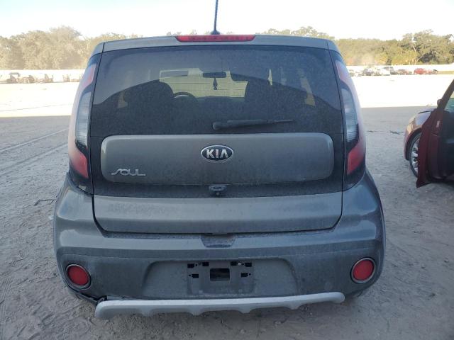 KNDJP3A50H7430559 - 2017 KIA SOUL + GRAY photo 6