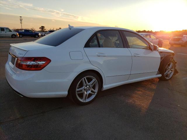 WDDHF8JB3DA765628 - 2013 MERCEDES-BENZ E 350 4MATIC WHITE photo 3