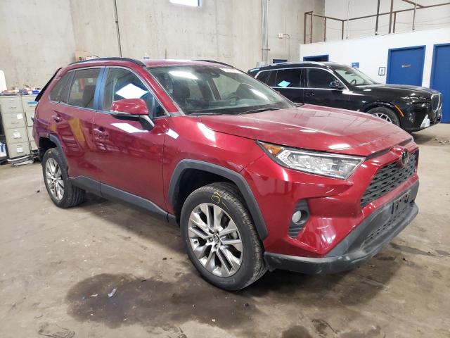 2T3A1RFV6MW162211 - 2021 TOYOTA RAV4 XLE PREMIUM BURGUNDY photo 4