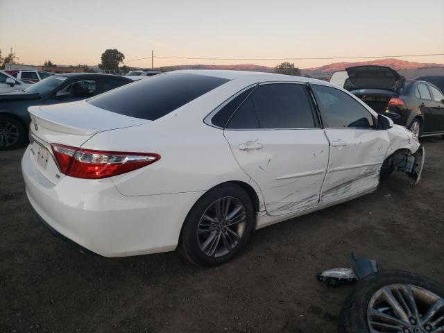 4T1BF1FK6HU683358 - 2017 TOYOTA CAMRY LE WHITE photo 3