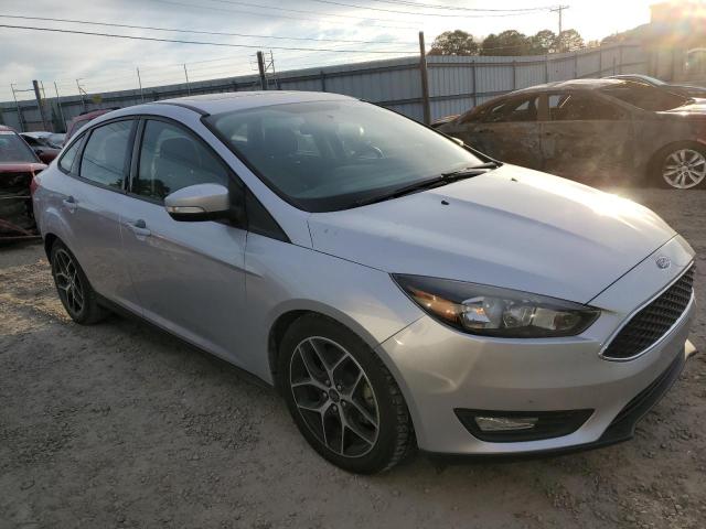 1FADP3H26HL336479 - 2017 FORD FOCUS SEL SILVER photo 4