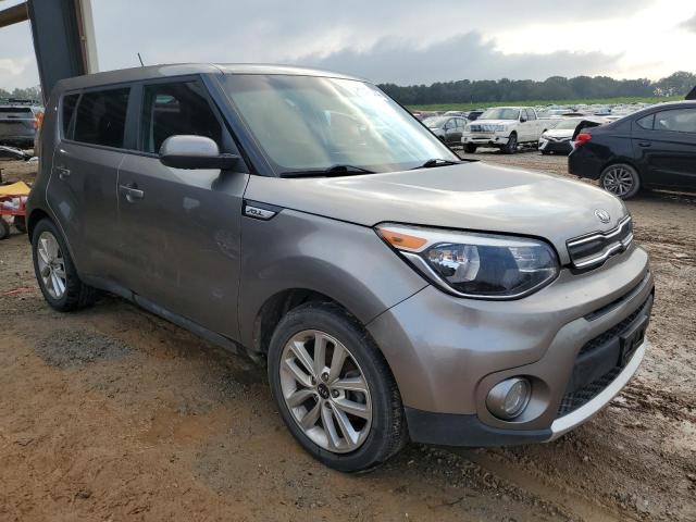 KNDJP3A56J7545608 - 2018 KIA SOUL + GRAY photo 4