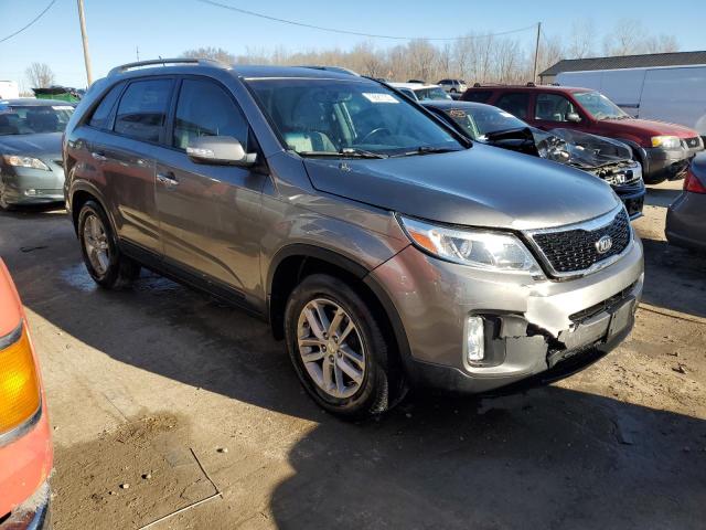 5XYKT4A63FG592880 - 2015 KIA SORENTO LX GRAY photo 4