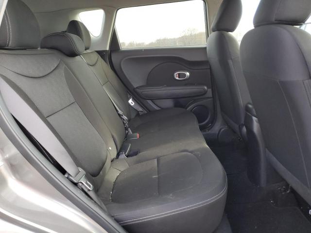 KNDJN2A29F7190396 - 2015 KIA SOUL GRAY photo 11