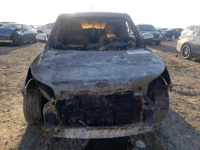 KNDJN2A22E7733795 - 2014 KIA SOUL SILVER photo 5