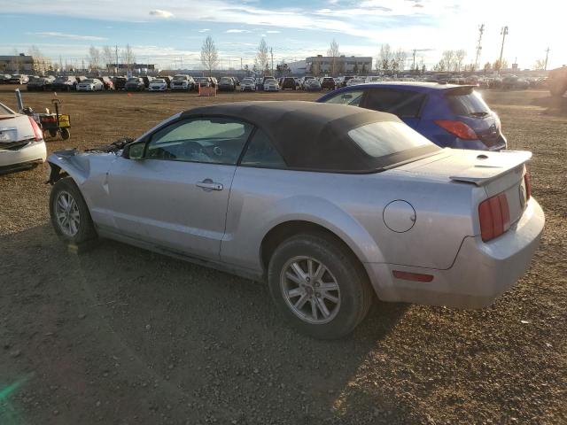 1ZVHT84N185192555 - 2008 FORD MUSTANG SILVER photo 2