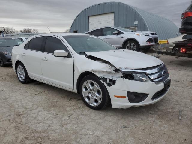 3FAHP0HA4AR255673 - 2010 FORD FUSION SE WHITE photo 4