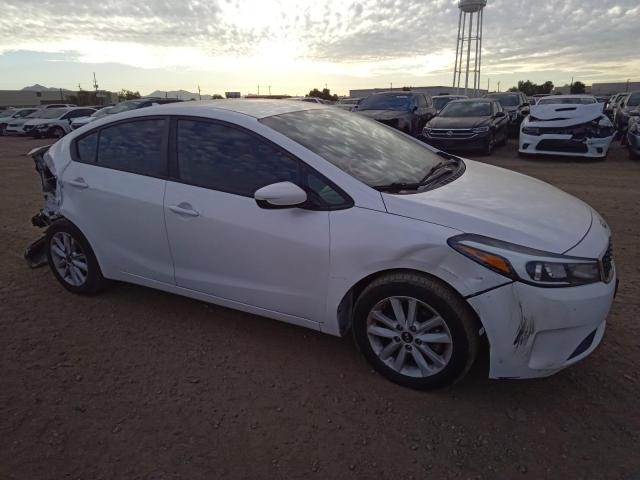 3KPFL4A75HE144408 - 2017 KIA FORTE LX WHITE photo 4