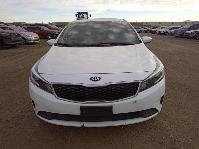 3KPFL4A75HE144408 - 2017 KIA FORTE LX WHITE photo 5