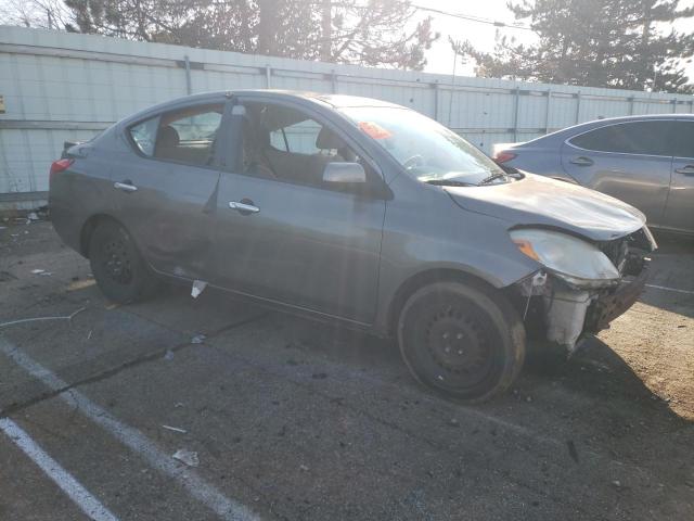 3N1CN7AP1DL827620 - 2013 NISSAN VERSA S SILVER photo 4