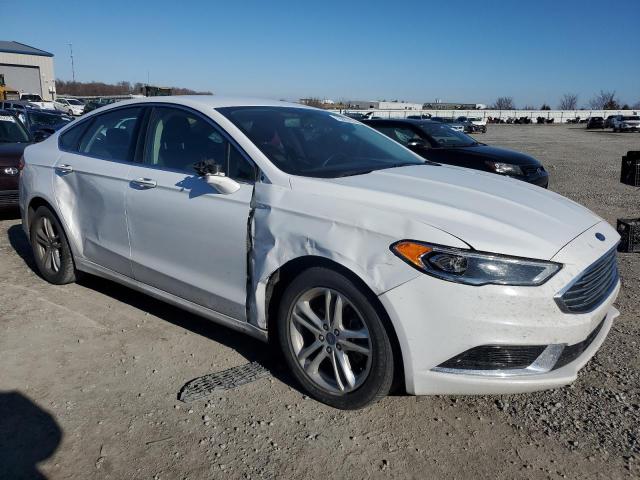 3FA6P0HD1JR198124 - 2018 FORD FUSION SE WHITE photo 4