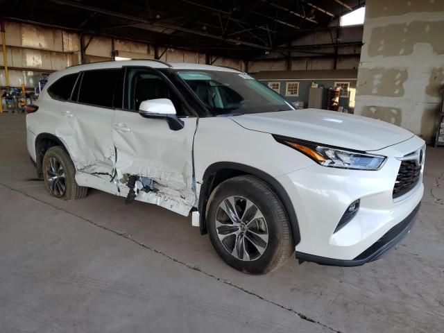 5TDGZRBH7LS521116 - 2020 TOYOTA HIGHLANDER XLE WHITE photo 4