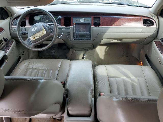 1LNHM81WX4Y623802 - 2004 LINCOLN TOWN CAR EXECUTIVE SILVER photo 8