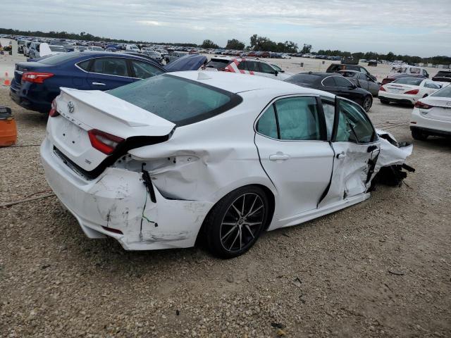 4T1T11AK4NU645374 - 2022 TOYOTA CAMRY SE WHITE photo 3