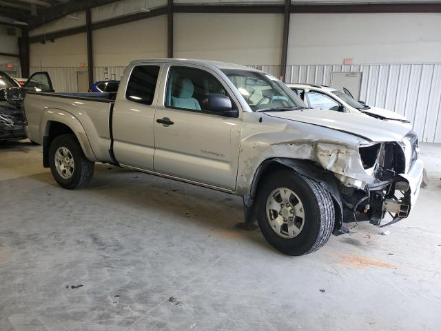 5TFTX4GN2BX002781 - 2011 TOYOTA TACOMA PRERUNNER ACCESS CAB SILVER photo 4