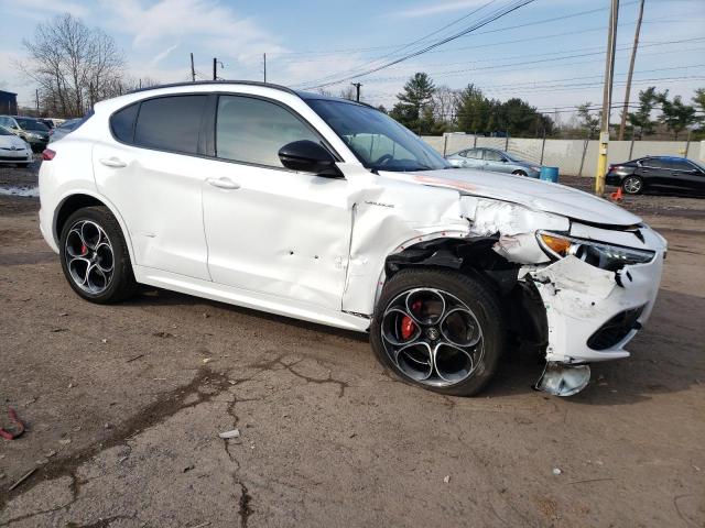 ZASPAKBN0N7D47267 - 2022 ALFA ROMEO STELVIO TI 白色 照片 4