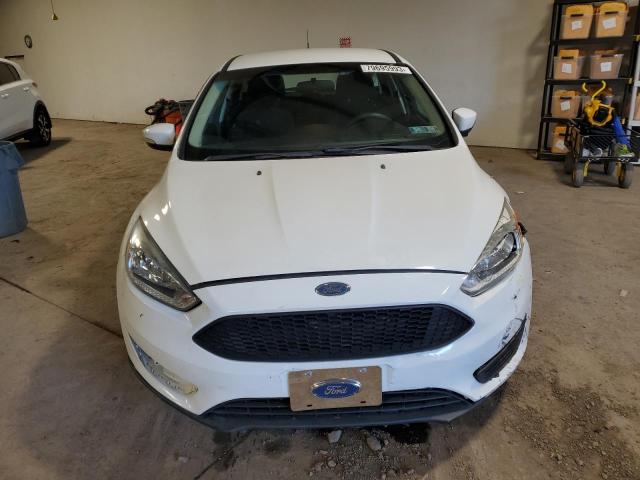 1FADP3K20FL301135 - 2015 FORD FOCUS SE WHITE photo 5