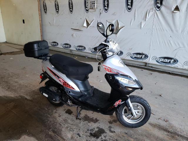 LL0TCAPH8LG001100 - 2019 MOPE MOPED TWO TONE photo 1