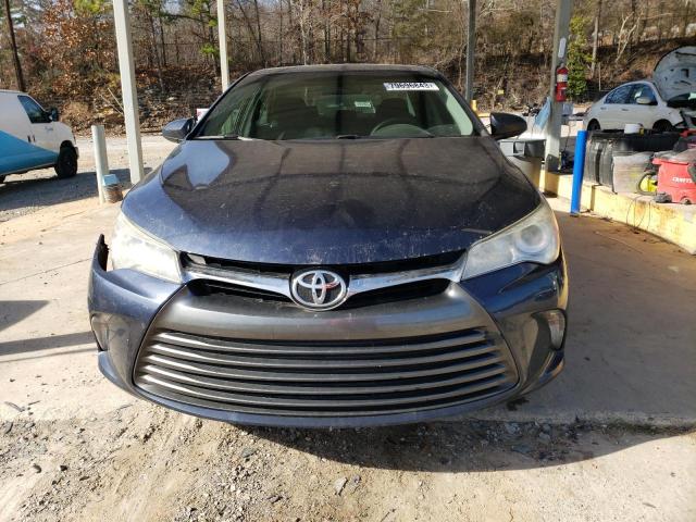 4T1BF1FK4HU789307 - 2017 TOYOTA CAMRY LE BLUE photo 5