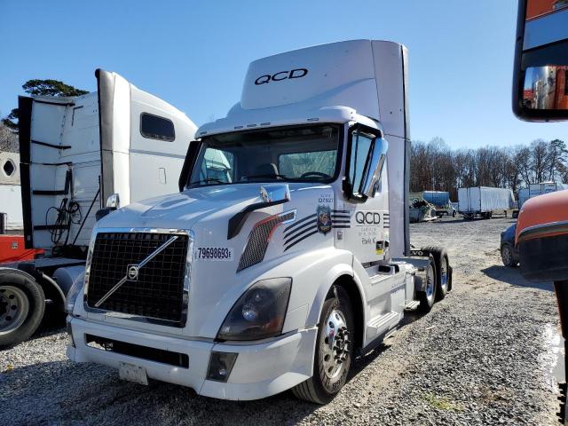 4V4NC9EH0EN169708 - 2014 VOLVO VN VNL WHITE photo 2