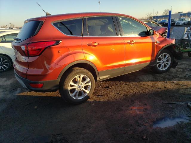 1FMCU9GD6KUB55089 - 2019 FORD ESCAPE SE ORANGE photo 3