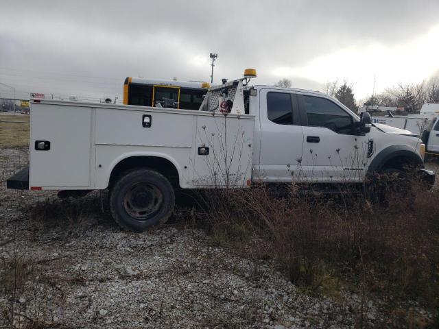 1FD0X4GT6HEC03908 - 2017 FORD F450 SUPER DUTY WHITE photo 3