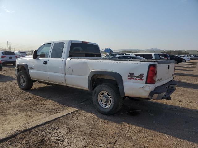 1GCHK29D57E182614 - 2007 CHEVROLET SILVERADO K2500 HEAVY DUTY WHITE photo 2