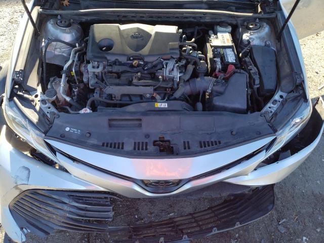 4T1B11HK1JU638622 - 2018 TOYOTA CAMRY L GRAY photo 11