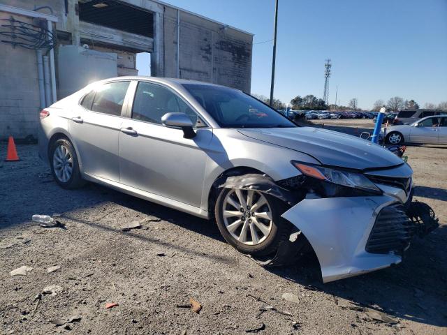 4T1B11HK1JU638622 - 2018 TOYOTA CAMRY L GRAY photo 4