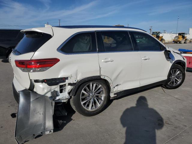 5TDKZRFH3KS370066 - 2019 TOYOTA HIGHLANDER SE WHITE photo 3