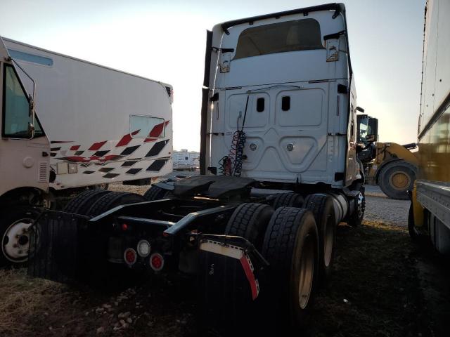 3AKJGLDV6HSJD8216 - 2017 FREIGHTLINER CASCADIA 1 WHITE photo 4