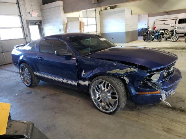 1ZVFT80N165246317 - 2006 FORD MUSTANG BLUE photo 4