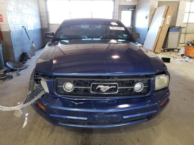 1ZVFT80N165246317 - 2006 FORD MUSTANG BLUE photo 5