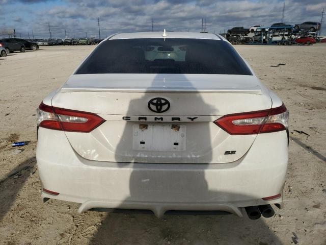 4T1G11AK8LU913566 - 2020 TOYOTA CAMRY SE WHITE photo 6