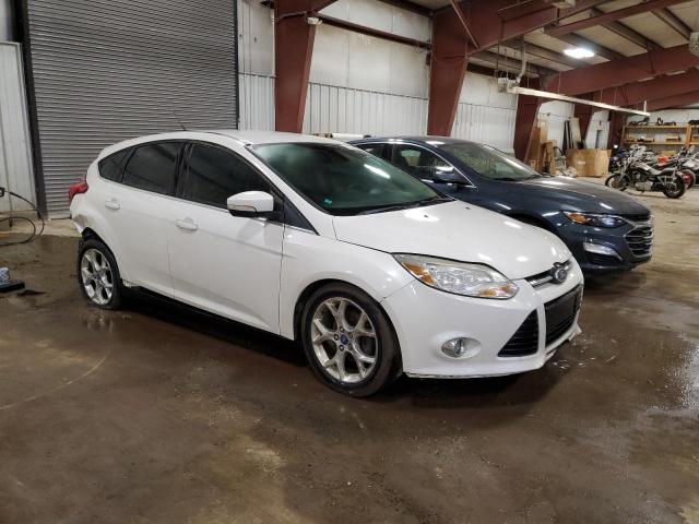 1FAHP3M27CL354781 - 2012 FORD FOCUS SEL WHITE photo 4