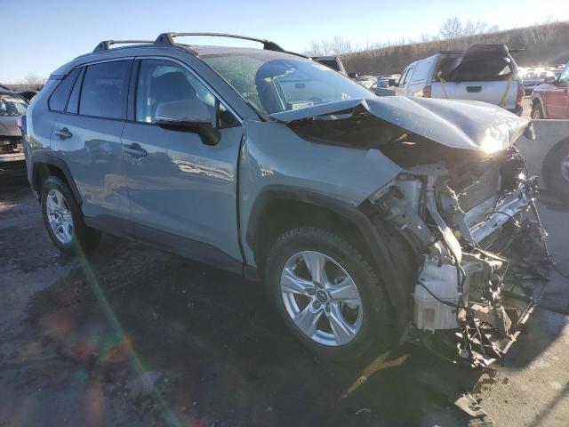 2T3P1RFV2LC107183 - 2020 TOYOTA RAV4 XLE GRAY photo 4