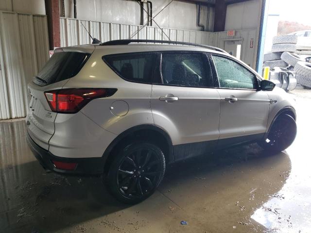 1FMCU0GD2KUC44833 - 2019 FORD ESCAPE SE SILVER photo 3