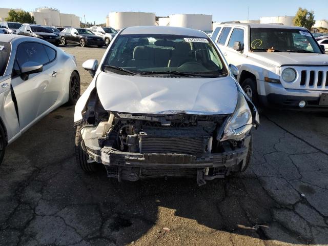 KNADM4A3XG6562241 - 2016 KIA RIO LX SILVER photo 5