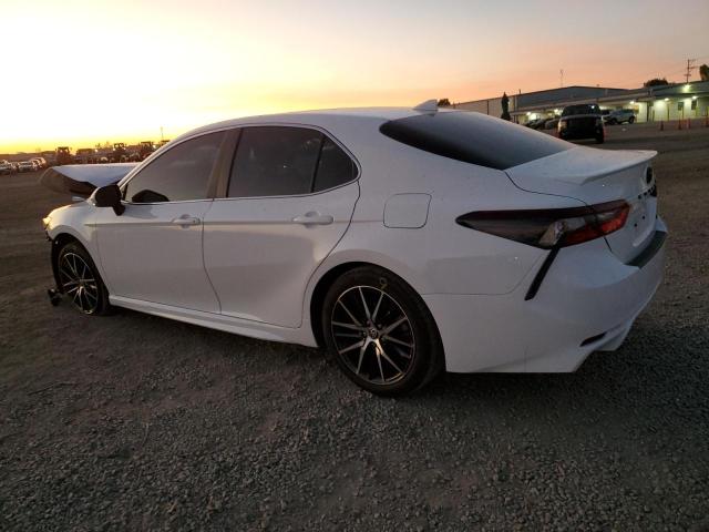 4T1G11AK0RU919368 - 2024 TOYOTA CAMRY SE NIGHT SHADE WHITE photo 2