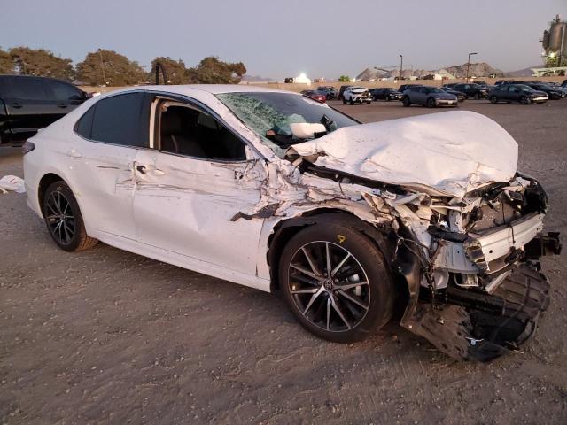 4T1G11AK0RU919368 - 2024 TOYOTA CAMRY SE NIGHT SHADE WHITE photo 4