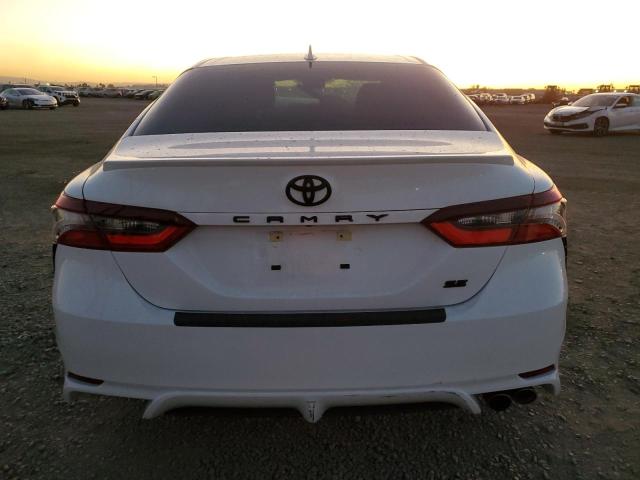4T1G11AK0RU919368 - 2024 TOYOTA CAMRY SE NIGHT SHADE WHITE photo 6